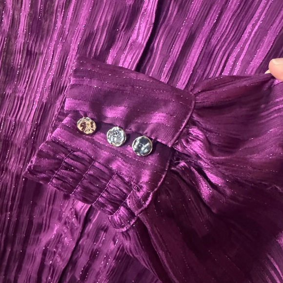 Chico's 0 Split Neck Crinkle Blouse Radiant Plum Button Sleeve Glitter - Size S - Picture 8 of 9